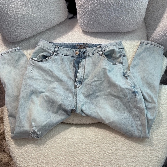 Plus Size 22 Rue21 Light Blue Distressed Mom Jeans - Picture 1 of 6